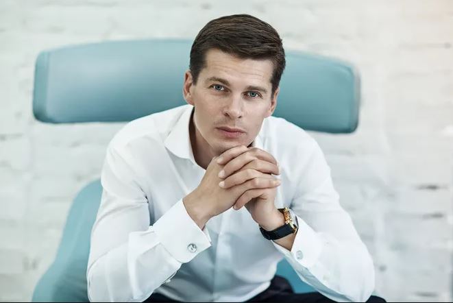 Что не так со взглядом Анджелины Джоли? Объясняет пластический хирург